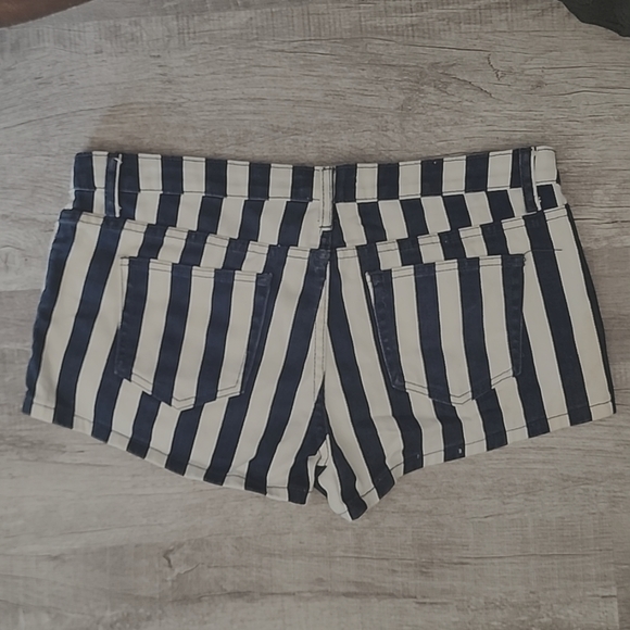 Forever 21 Blue/White stripped Shorts - Picture 4 of 7
